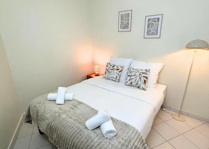 Apartment Lumineux, & Piscines -