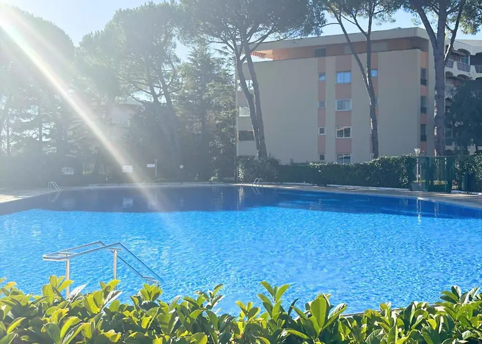 Lumineux, & Piscines - Appartement *